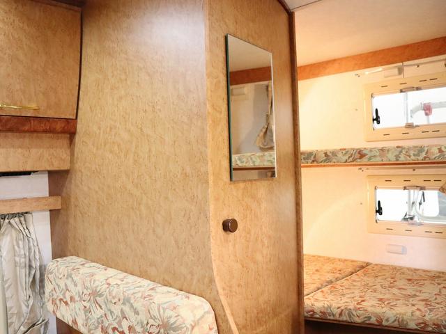 カムロード キャンピング グランド大地 4WD ベバストFFヒーター 家庭用エアコン サブバッテリー DC冷蔵庫 電子レンジ インバーター1500W MAXFAN ガゼルアンテナ Sオーニング 前後社外ショック(55枚目)