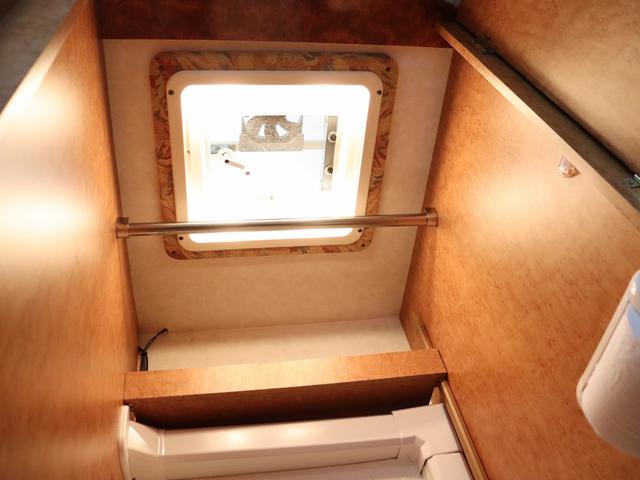 カムロード キャンピング グランド大地 4WD ベバストFFヒーター 家庭用エアコン サブバッテリー DC冷蔵庫 電子レンジ インバーター1500W MAXFAN ガゼルアンテナ Sオーニング 前後社外ショック(57枚目)