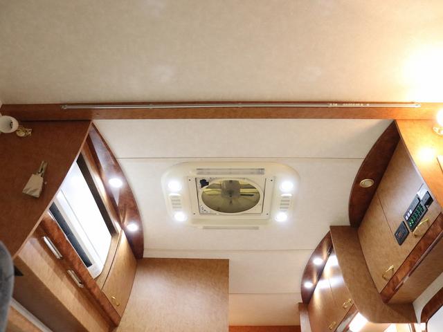 カムロード キャンピング グランド大地 4WD ベバストFFヒーター 家庭用エアコン サブバッテリー DC冷蔵庫 電子レンジ インバーター1500W MAXFAN ガゼルアンテナ Sオーニング 前後社外ショック(59枚目)