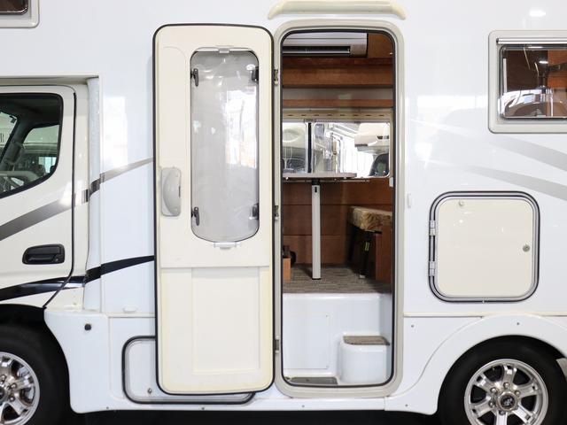 カムロード キャンピング グランド大地 4WD ベバストFFヒーター 家庭用エアコン サブバッテリー DC冷蔵庫 電子レンジ インバーター1500W MAXFAN ガゼルアンテナ Sオーニング 前後社外ショック(60枚目)