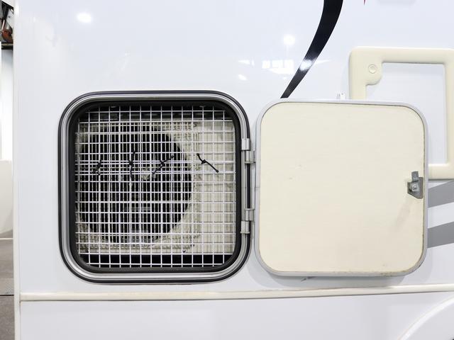 カムロード キャンピング グランド大地 4WD ベバストFFヒーター 家庭用エアコン サブバッテリー DC冷蔵庫 電子レンジ インバーター1500W MAXFAN ガゼルアンテナ Sオーニング 前後社外ショック(63枚目)