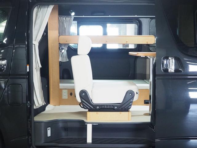 ハイエースバン 　キャンピング　ＯＭＣ　北斗　４ＷＤ　ベバストＦＦヒーター　ツインサブ　インバーター１５００Ｗ　電子レンジ　フレキシブルソーラーパネル　サイドオーニング　ポータブルトイレ　１９型ＴＶ　ナビ切替　ナビ連動（5枚目）