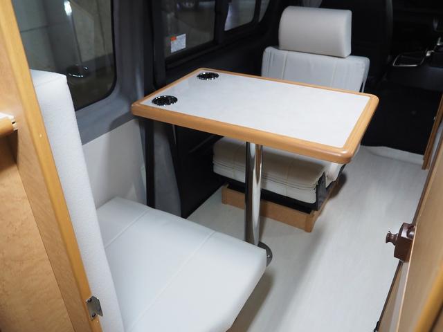 ハイエースバン 　キャンピング　ＯＭＣ　北斗　４ＷＤ　ベバストＦＦヒーター　ツインサブ　インバーター１５００Ｗ　電子レンジ　フレキシブルソーラーパネル　サイドオーニング　ポータブルトイレ　１９型ＴＶ　ナビ切替　ナビ連動（9枚目）