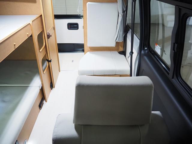 ハイエースバン 　キャンピング　ＯＭＣ　北斗　４ＷＤ　ベバストＦＦヒーター　ツインサブ　インバーター１５００Ｗ　電子レンジ　フレキシブルソーラーパネル　サイドオーニング　ポータブルトイレ　１９型ＴＶ　ナビ切替　ナビ連動（11枚目）