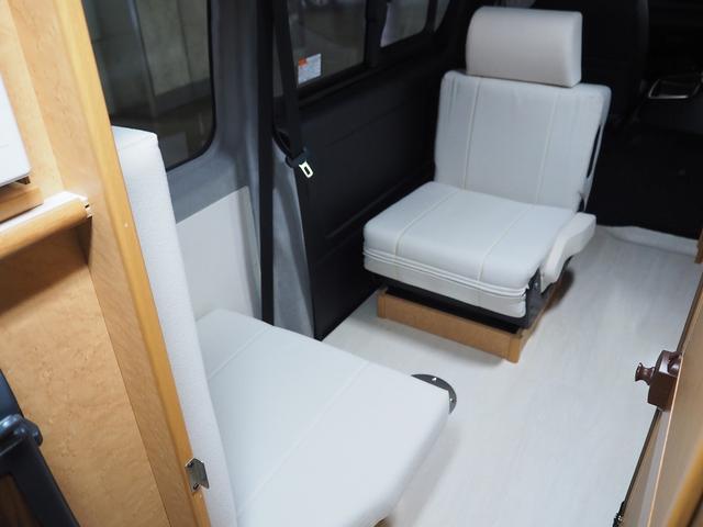 ハイエースバン 　キャンピング　ＯＭＣ　北斗　４ＷＤ　ベバストＦＦヒーター　ツインサブ　インバーター１５００Ｗ　電子レンジ　フレキシブルソーラーパネル　サイドオーニング　ポータブルトイレ　１９型ＴＶ　ナビ切替　ナビ連動（13枚目）