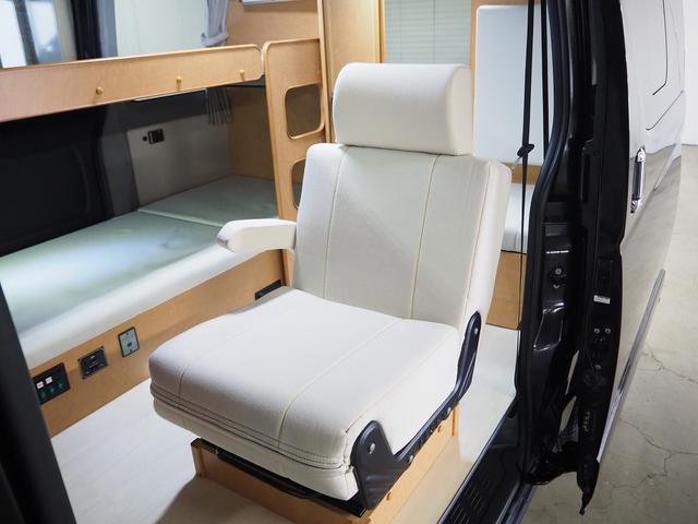 ハイエースバン 　キャンピング　ＯＭＣ　北斗　４ＷＤ　ベバストＦＦヒーター　ツインサブ　インバーター１５００Ｗ　電子レンジ　フレキシブルソーラーパネル　サイドオーニング　ポータブルトイレ　１９型ＴＶ　ナビ切替　ナビ連動（17枚目）