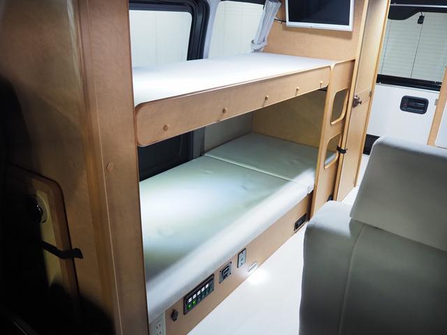 ハイエースバン 　キャンピング　ＯＭＣ　北斗　４ＷＤ　ベバストＦＦヒーター　ツインサブ　インバーター１５００Ｗ　電子レンジ　フレキシブルソーラーパネル　サイドオーニング　ポータブルトイレ　１９型ＴＶ　ナビ切替　ナビ連動（21枚目）