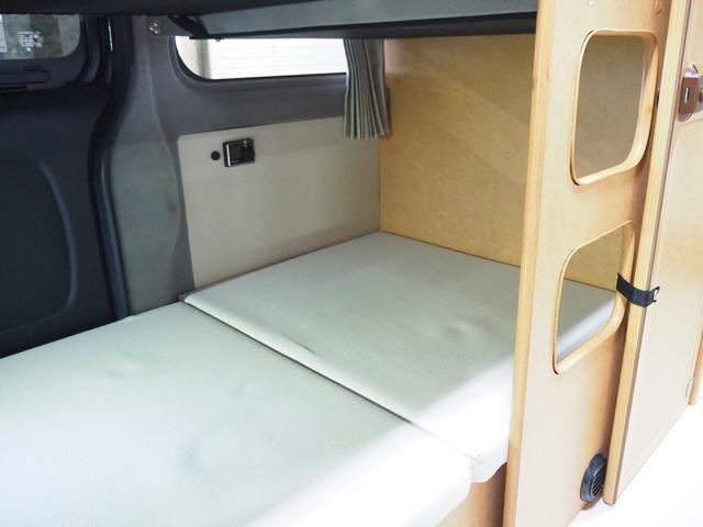 ハイエースバン 　キャンピング　ＯＭＣ　北斗　４ＷＤ　ベバストＦＦヒーター　ツインサブ　インバーター１５００Ｗ　電子レンジ　フレキシブルソーラーパネル　サイドオーニング　ポータブルトイレ　１９型ＴＶ　ナビ切替　ナビ連動（24枚目）