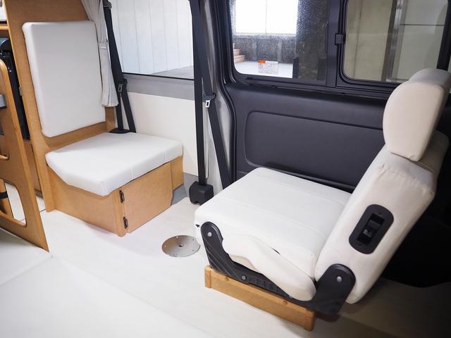 ハイエースバン 　キャンピング　ＯＭＣ　北斗　４ＷＤ　ベバストＦＦヒーター　ツインサブ　インバーター１５００Ｗ　電子レンジ　フレキシブルソーラーパネル　サイドオーニング　ポータブルトイレ　１９型ＴＶ　ナビ切替　ナビ連動（32枚目）