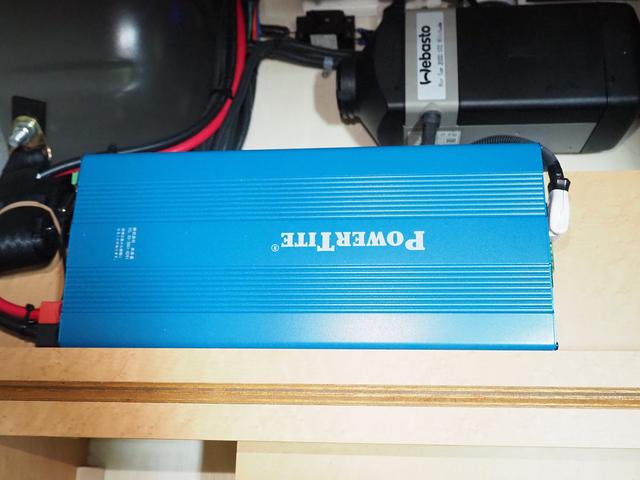 ハイエースバン 　キャンピング　ＯＭＣ　北斗　４ＷＤ　ベバストＦＦヒーター　ツインサブ　インバーター１５００Ｗ　電子レンジ　フレキシブルソーラーパネル　サイドオーニング　ポータブルトイレ　１９型ＴＶ　ナビ切替　ナビ連動（36枚目）