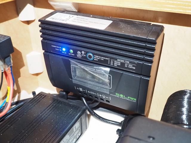 ハイエースバン 　キャンピング　ＯＭＣ　北斗　４ＷＤ　ベバストＦＦヒーター　ツインサブ　インバーター１５００Ｗ　電子レンジ　フレキシブルソーラーパネル　サイドオーニング　ポータブルトイレ　１９型ＴＶ　ナビ切替　ナビ連動（40枚目）