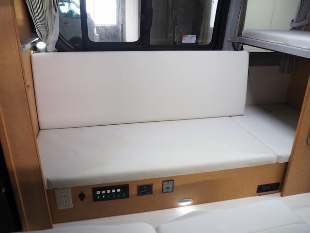 ハイエースバン 　キャンピング　ＯＭＣ　北斗　４ＷＤ　ベバストＦＦヒーター　ツインサブ　インバーター１５００Ｗ　電子レンジ　フレキシブルソーラーパネル　サイドオーニング　ポータブルトイレ　１９型ＴＶ　ナビ切替　ナビ連動（43枚目）