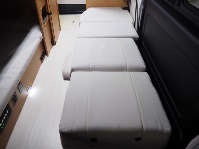 ハイエースバン 　キャンピング　ＯＭＣ　北斗　４ＷＤ　ベバストＦＦヒーター　ツインサブ　インバーター１５００Ｗ　電子レンジ　フレキシブルソーラーパネル　サイドオーニング　ポータブルトイレ　１９型ＴＶ　ナビ切替　ナビ連動（44枚目）