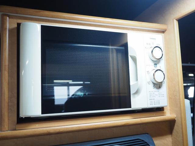 ハイエースバン 　キャンピング　ＯＭＣ　北斗　４ＷＤ　ベバストＦＦヒーター　ツインサブ　インバーター１５００Ｗ　電子レンジ　フレキシブルソーラーパネル　サイドオーニング　ポータブルトイレ　１９型ＴＶ　ナビ切替　ナビ連動（58枚目）