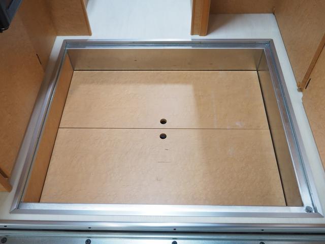 ハイエースバン 　キャンピング　ＯＭＣ　北斗　４ＷＤ　ベバストＦＦヒーター　ツインサブ　インバーター１５００Ｗ　電子レンジ　フレキシブルソーラーパネル　サイドオーニング　ポータブルトイレ　１９型ＴＶ　ナビ切替　ナビ連動（61枚目）