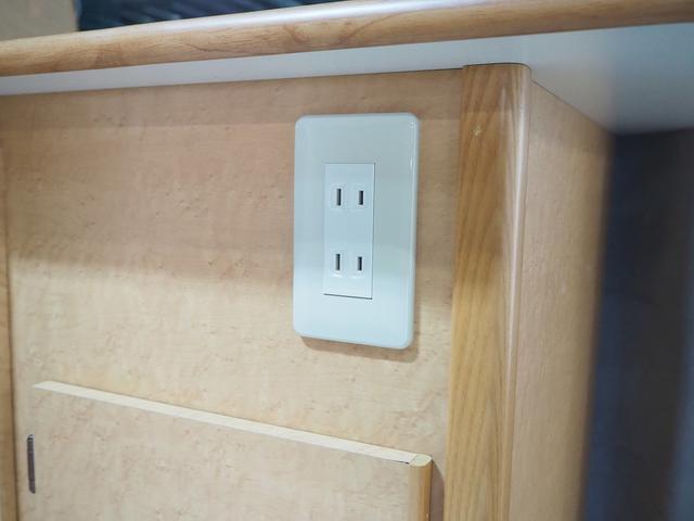 ハイエースバン 　キャンピング　ＯＭＣ　北斗　４ＷＤ　ベバストＦＦヒーター　ツインサブ　インバーター１５００Ｗ　電子レンジ　フレキシブルソーラーパネル　サイドオーニング　ポータブルトイレ　１９型ＴＶ　ナビ切替　ナビ連動（63枚目）