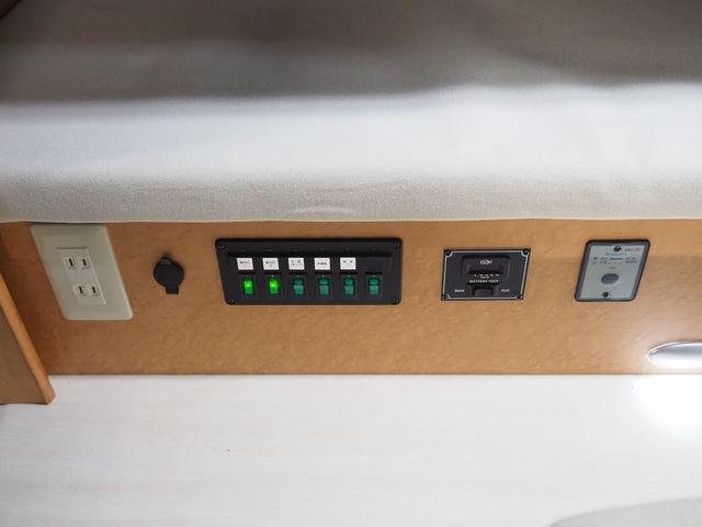 ハイエースバン 　キャンピング　ＯＭＣ　北斗　４ＷＤ　ベバストＦＦヒーター　ツインサブ　インバーター１５００Ｗ　電子レンジ　フレキシブルソーラーパネル　サイドオーニング　ポータブルトイレ　１９型ＴＶ　ナビ切替　ナビ連動（65枚目）