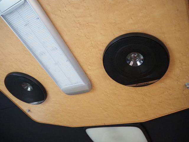 ハイエースバン 　キャンピング　ＯＭＣ　北斗　４ＷＤ　ベバストＦＦヒーター　ツインサブ　インバーター１５００Ｗ　電子レンジ　フレキシブルソーラーパネル　サイドオーニング　ポータブルトイレ　１９型ＴＶ　ナビ切替　ナビ連動（68枚目）