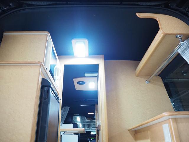 ハイエースバン 　キャンピング　ＯＭＣ　北斗　４ＷＤ　ベバストＦＦヒーター　ツインサブ　インバーター１５００Ｗ　電子レンジ　フレキシブルソーラーパネル　サイドオーニング　ポータブルトイレ　１９型ＴＶ　ナビ切替　ナビ連動（69枚目）