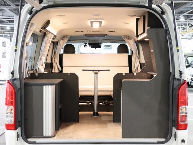 ハイエースワゴン 　キャンピング　ＦＯＣＳ　ＤＳ－Ｆ　４ＷＤ　ベバストＦＦヒーター　ツインサブＢＴ　ＤＣ冷蔵庫　フリップＤモニター　ナビ切替ナビ連動　デジタルインナーミラー　アラウンドビュー　走行用リアヒータークーラー（3枚目）