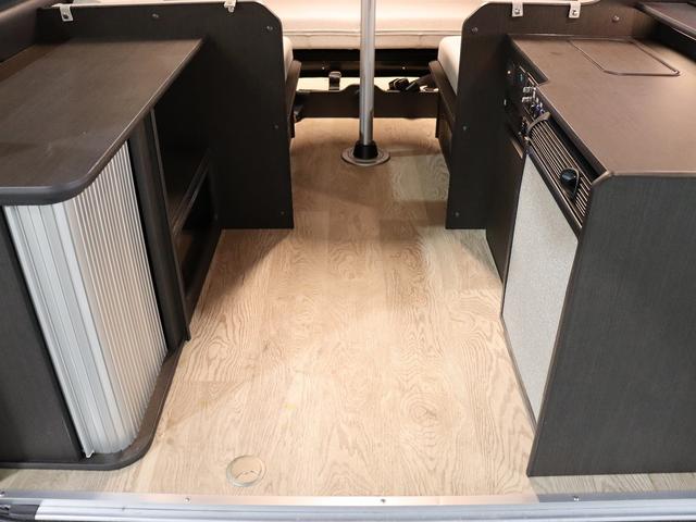 ハイエースワゴン 　キャンピング　ＦＯＣＳ　ＤＳ－Ｆ　４ＷＤ　ベバストＦＦヒーター　ツインサブＢＴ　ＤＣ冷蔵庫　フリップＤモニター　ナビ切替ナビ連動　デジタルインナーミラー　アラウンドビュー　走行用リアヒータークーラー（4枚目）