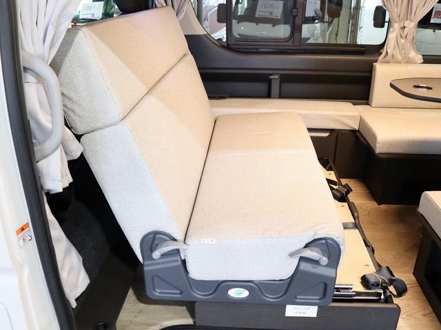 ハイエースワゴン 　キャンピング　ＦＯＣＳ　ＤＳ－Ｆ　４ＷＤ　ベバストＦＦヒーター　ツインサブＢＴ　ＤＣ冷蔵庫　フリップＤモニター　ナビ切替ナビ連動　デジタルインナーミラー　アラウンドビュー　走行用リアヒータークーラー（5枚目）