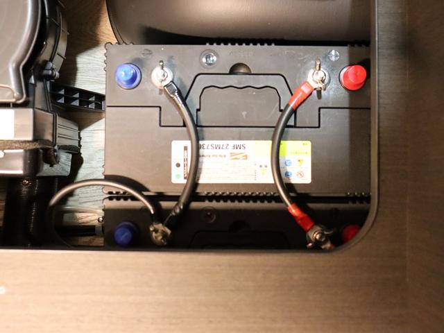 ハイエースワゴン 　キャンピング　ＦＯＣＳ　ＤＳ－Ｆ　４ＷＤ　ベバストＦＦヒーター　ツインサブＢＴ　ＤＣ冷蔵庫　フリップＤモニター　ナビ切替ナビ連動　デジタルインナーミラー　アラウンドビュー　走行用リアヒータークーラー（13枚目）