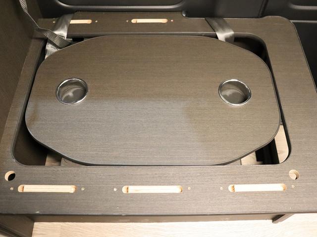 ハイエースワゴン 　キャンピング　ＦＯＣＳ　ＤＳ－Ｆ　４ＷＤ　ベバストＦＦヒーター　ツインサブＢＴ　ＤＣ冷蔵庫　フリップＤモニター　ナビ切替ナビ連動　デジタルインナーミラー　アラウンドビュー　走行用リアヒータークーラー（17枚目）