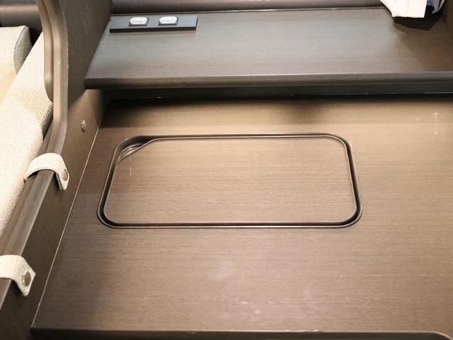 ハイエースワゴン 　キャンピング　ＦＯＣＳ　ＤＳ－Ｆ　４ＷＤ　ベバストＦＦヒーター　ツインサブＢＴ　ＤＣ冷蔵庫　フリップＤモニター　ナビ切替ナビ連動　デジタルインナーミラー　アラウンドビュー　走行用リアヒータークーラー（32枚目）