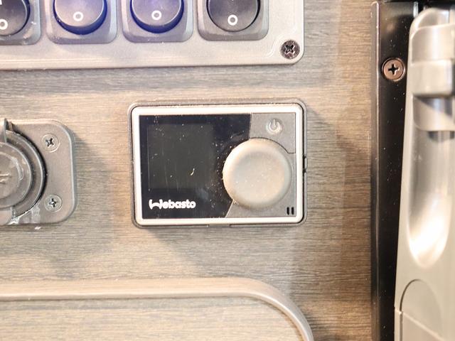 ハイエースワゴン 　キャンピング　ＦＯＣＳ　ＤＳ－Ｆ　４ＷＤ　ベバストＦＦヒーター　ツインサブＢＴ　ＤＣ冷蔵庫　フリップＤモニター　ナビ切替ナビ連動　デジタルインナーミラー　アラウンドビュー　走行用リアヒータークーラー（39枚目）