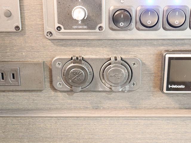 ハイエースワゴン 　キャンピング　ＦＯＣＳ　ＤＳ－Ｆ　４ＷＤ　ベバストＦＦヒーター　ツインサブＢＴ　ＤＣ冷蔵庫　フリップＤモニター　ナビ切替ナビ連動　デジタルインナーミラー　アラウンドビュー　走行用リアヒータークーラー（40枚目）