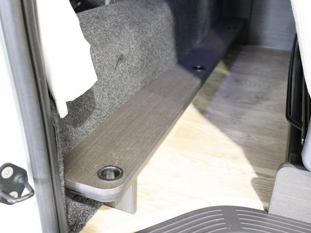 ハイエースワゴン 　キャンピング　ＦＯＣＳ　ＤＳ－Ｆ　４ＷＤ　ベバストＦＦヒーター　ツインサブＢＴ　ＤＣ冷蔵庫　フリップＤモニター　ナビ切替ナビ連動　デジタルインナーミラー　アラウンドビュー　走行用リアヒータークーラー（54枚目）