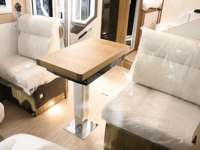 デュカト キャンピング モービルヴェッタ Kヨット テクノライン86 新車モデル ソーラーパネル トルマFFヒーターボイラー(燃料式) DC冷蔵庫 大容量給排水タンク カセットトイレ シャワールーム 8速AT(6枚目)