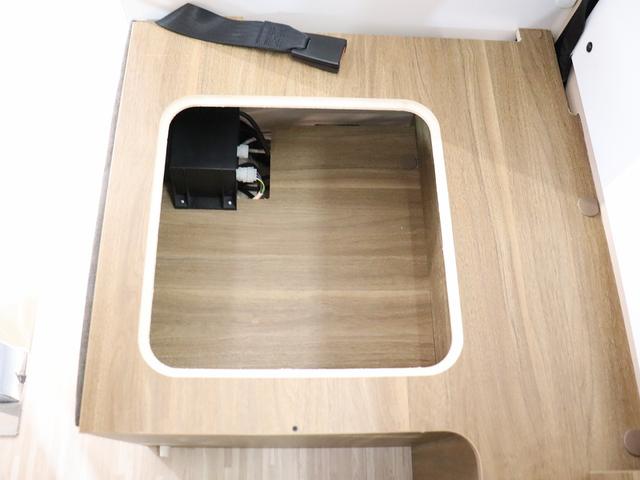 デュカト キャンピング モービルヴェッタ Kヨット テクノライン86 新車モデル ソーラーパネル トルマFFヒーターボイラー(燃料式) DC冷蔵庫 大容量給排水タンク カセットトイレ シャワールーム 8速AT(8枚目)