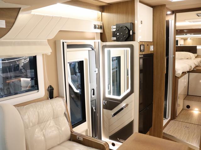 デュカト キャンピング モービルヴェッタ Kヨット テクノライン86 新車モデル ソーラーパネル トルマFFヒーターボイラー(燃料式) DC冷蔵庫 大容量給排水タンク カセットトイレ シャワールーム 8速AT(17枚目)