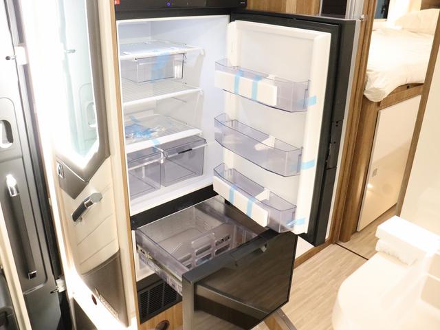 デュカト キャンピング モービルヴェッタ Kヨット テクノライン86 新車モデル ソーラーパネル トルマFFヒーターボイラー(燃料式) DC冷蔵庫 大容量給排水タンク カセットトイレ シャワールーム 8速AT(23枚目)