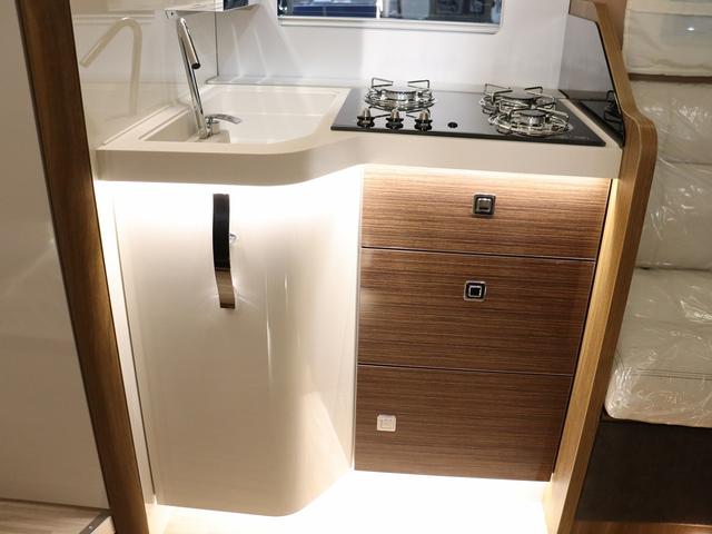 デュカト キャンピング モービルヴェッタ Kヨット テクノライン86 新車モデル ソーラーパネル トルマFFヒーターボイラー(燃料式) DC冷蔵庫 大容量給排水タンク カセットトイレ シャワールーム 8速AT(26枚目)