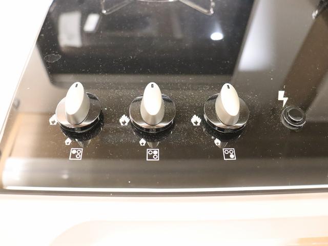 デュカト キャンピング モービルヴェッタ Kヨット テクノライン86 新車モデル ソーラーパネル トルマFFヒーターボイラー(燃料式) DC冷蔵庫 大容量給排水タンク カセットトイレ シャワールーム 8速AT(28枚目)