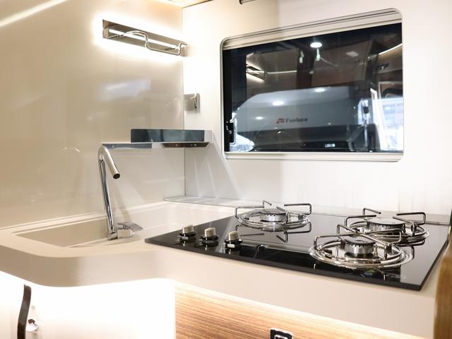 デュカト キャンピング モービルヴェッタ Kヨット テクノライン86 新車モデル ソーラーパネル トルマFFヒーターボイラー(燃料式) DC冷蔵庫 大容量給排水タンク カセットトイレ シャワールーム 8速AT(31枚目)