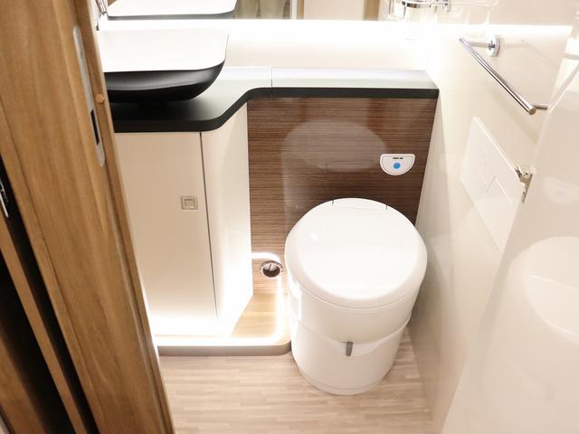 デュカト キャンピング モービルヴェッタ Kヨット テクノライン86 新車モデル ソーラーパネル トルマFFヒーターボイラー(燃料式) DC冷蔵庫 大容量給排水タンク カセットトイレ シャワールーム 8速AT(34枚目)