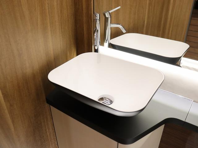 デュカト キャンピング モービルヴェッタ Kヨット テクノライン86 新車モデル ソーラーパネル トルマFFヒーターボイラー(燃料式) DC冷蔵庫 大容量給排水タンク カセットトイレ シャワールーム 8速AT(38枚目)