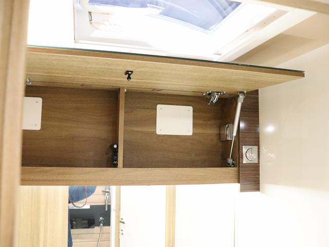 デュカト キャンピング モービルヴェッタ Kヨット テクノライン86 新車モデル ソーラーパネル トルマFFヒーターボイラー(燃料式) DC冷蔵庫 大容量給排水タンク カセットトイレ シャワールーム 8速AT(40枚目)