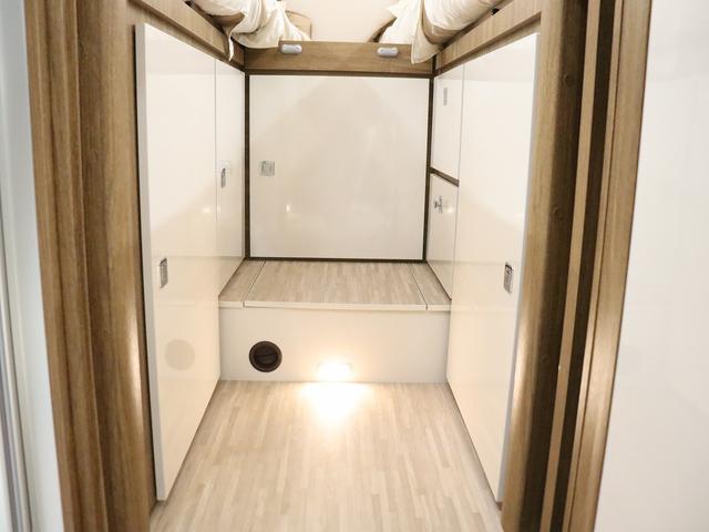 デュカト キャンピング モービルヴェッタ Kヨット テクノライン86 新車モデル ソーラーパネル トルマFFヒーターボイラー(燃料式) DC冷蔵庫 大容量給排水タンク カセットトイレ シャワールーム 8速AT(50枚目)