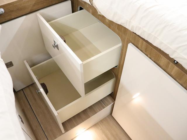 デュカト キャンピング モービルヴェッタ Kヨット テクノライン86 新車モデル ソーラーパネル トルマFFヒーターボイラー(燃料式) DC冷蔵庫 大容量給排水タンク カセットトイレ シャワールーム 8速AT(53枚目)