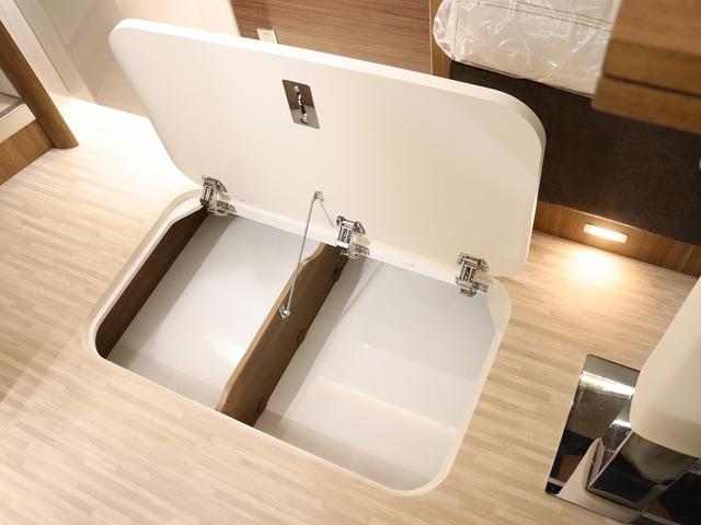 デュカト キャンピング モービルヴェッタ Kヨット テクノライン86 新車モデル ソーラーパネル トルマFFヒーターボイラー(燃料式) DC冷蔵庫 大容量給排水タンク カセットトイレ シャワールーム 8速AT(68枚目)