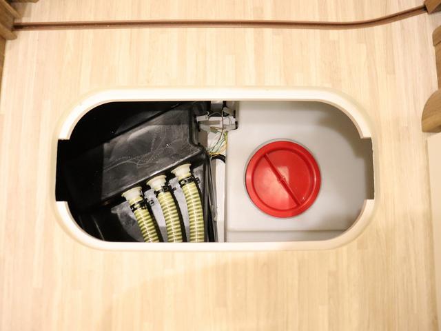 デュカト キャンピング モービルヴェッタ Kヨット テクノライン86 新車モデル ソーラーパネル トルマFFヒーターボイラー(燃料式) DC冷蔵庫 大容量給排水タンク カセットトイレ シャワールーム 8速AT(70枚目)