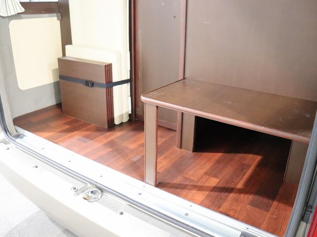 ハイエースバン 　キャンピング　ＯＭＣ　銀河　４ＷＤ　ＦＦヒーター　リチウム３００Ａｈ　インバーター１５００Ｗ　ＤＣ４０Ｌ冷蔵庫　家庭用エアコン　ソーラー１枚　電子レンジ　１９型ＴＶ　フィルムアンテナ　ブリッドシート（6枚目）