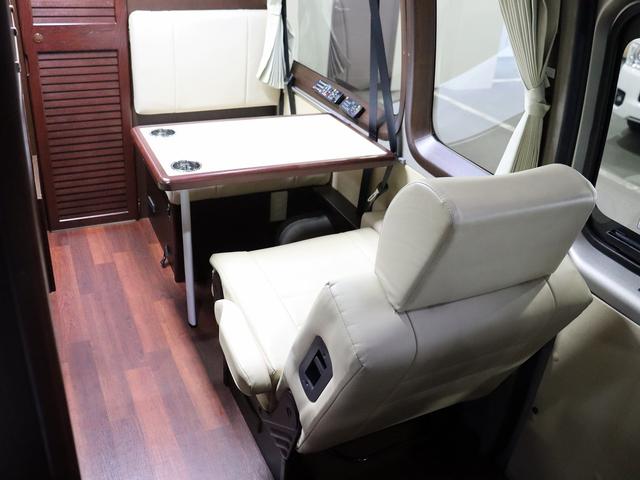 ハイエースバン 　キャンピング　ＯＭＣ　銀河　４ＷＤ　ＦＦヒーター　リチウム３００Ａｈ　インバーター１５００Ｗ　ＤＣ４０Ｌ冷蔵庫　家庭用エアコン　ソーラー１枚　電子レンジ　１９型ＴＶ　フィルムアンテナ　ブリッドシート（8枚目）