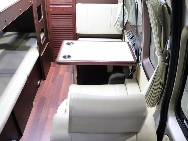 ハイエースバン 　キャンピング　ＯＭＣ　銀河　４ＷＤ　ＦＦヒーター　リチウム３００Ａｈ　インバーター１５００Ｗ　ＤＣ４０Ｌ冷蔵庫　家庭用エアコン　ソーラー１枚　電子レンジ　１９型ＴＶ　フィルムアンテナ　ブリッドシート（9枚目）