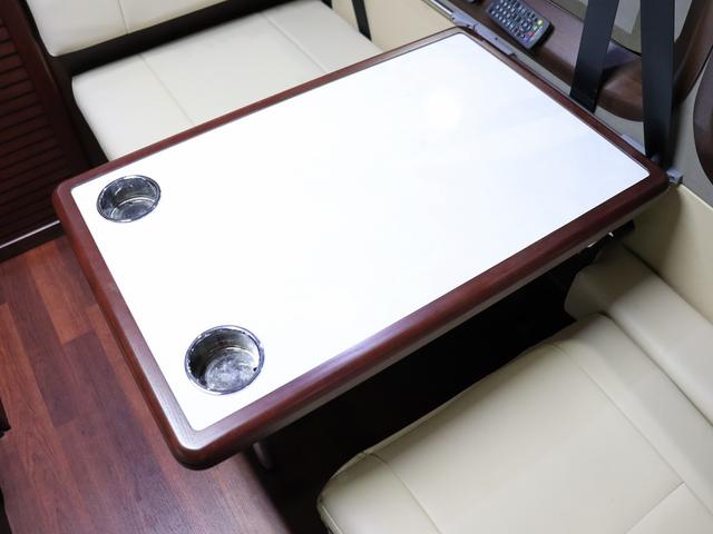 ハイエースバン 　キャンピング　ＯＭＣ　銀河　４ＷＤ　ＦＦヒーター　リチウム３００Ａｈ　インバーター１５００Ｗ　ＤＣ４０Ｌ冷蔵庫　家庭用エアコン　ソーラー１枚　電子レンジ　１９型ＴＶ　フィルムアンテナ　ブリッドシート（10枚目）